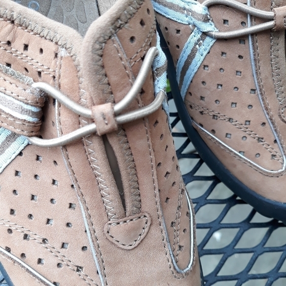 Clark Girls Shoes Pull On in Tan Color Size 5M - Picture 2 of 6